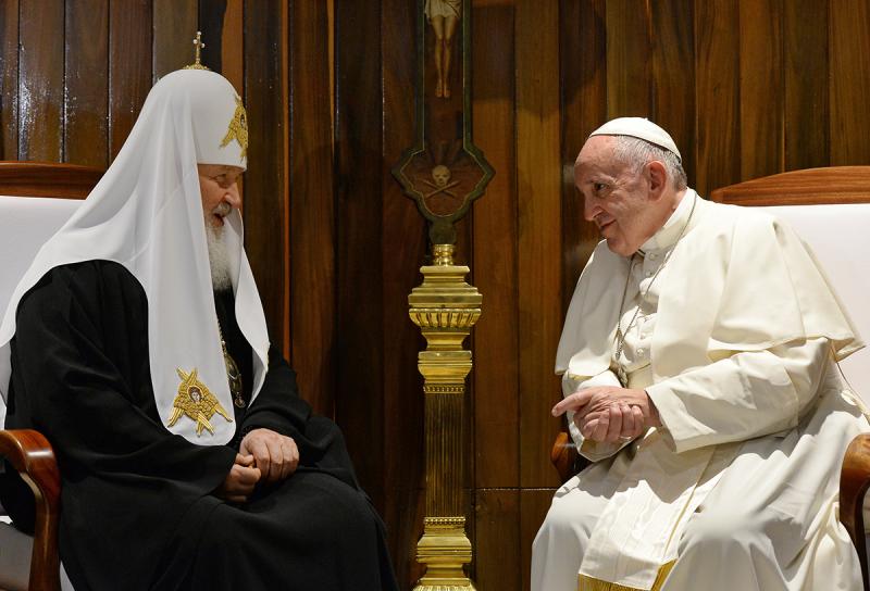 Патриарх Кирилл поздравил Папу Римского Франциска с 85-летием